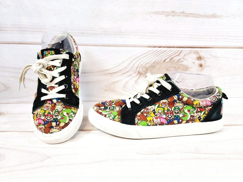 GroundUp Super Mario Bros. Nintendo Lace Up Shoes Big Kids Size 5